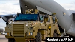 Австралія надає Україні допомогу у вигляді боєприпасів та оборонного обладнання, включаючи десятки одиниць бронетехніки Bushmaster