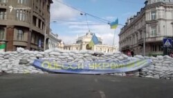 Բարիկադներ՝ Օդեսայի օպերային թատրոնի մոտ