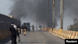 پاکستان - هجوم صدها تن به قنسولگری ایالات متحده در کراچی