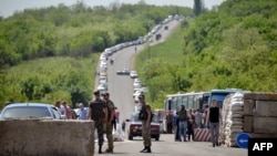 Пункт пропуску поблизу Артемівська, 6, травня 2015 року