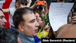 Президент Украины Владимир Зеленский вернул Саакашвили гражданство в 2019 году