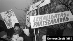 Tüntetés a Dunagate néven elhíresült lehallgatások miatt 1990. január 12-én
