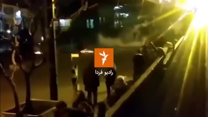 شلیک گاز اشک‌آور به معترضان در تهران