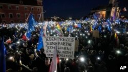 Акції на захист членства Польщі в ЄС відбулися у Варшаві, Гданську, Познані, Щецині, Кракові та деяких інших містах