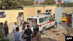 انفجار انتحاری در مسجد اهل تشیع در خان‌آباد ولایت قندز ده‌ها کشته برجای گذاشت.