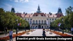 Dan nakon što je Sombor (fotoarhiv) osvanuo oblepljen huškačkim plakatima, organizacija "Narodne patrole" je tu organizovala i protest na kojem je zatraženo da vojska obezbeđuje centre za prihvat migranata, a mogli su se čuti i povici "Nećemo migrante".