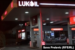 Vlada ne bi trebalo da nijemo prihvata posljedice trendova koji dovode do poskupljenja goriva, smatra Srđan Perić iz Organizacije KOD (na fotografiji jedna od benzinskih pumpi u Crnoj Gori)