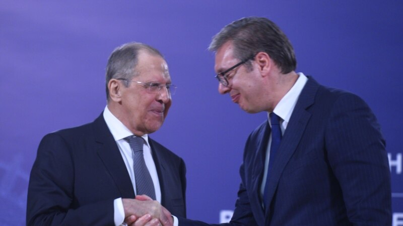 Vuçiq thotë se bisedoi me Lavrovin për Kosovën