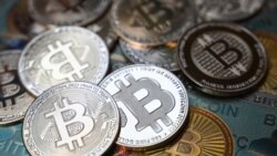 Қазақстан елдегі майнерлерге неге салық салғысы келеді?