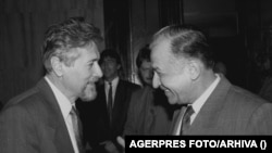 Candidații la președinție Emil Constantinescu și Ion Iliescu în octombrie 1992.