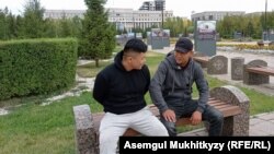 Кастер Мусаханулы (справа) и Мурагер Алимулы, бежавшие из Китая казахи