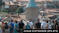 Туристы в Тбилиси, архивная фотография