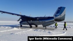 Ан-28 авиакомпании "СиЛА" на посадочной площадке Белокуриха (архивное фото)