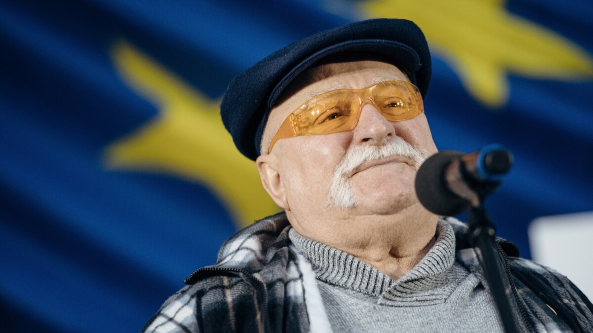 Лех Валенса заявив, що хоче допомогти росіянам «змінити політичну систему»