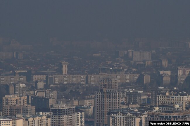 Угольный смог над Бишкеком зимой