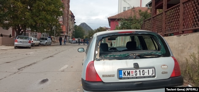 Oštećen automobil u Bošnjačkoj mahali u Severnoj Mitrovici