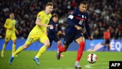 Франция-Қазақстан матчында франциялық Килиан Мбаппе (10-нөмер) төрт гол салды. Париж, 13 қараша 2021 жыл. 
