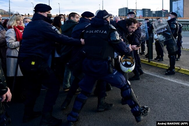 Protesta e grupeve të mjedisit në Beograd të Serbisë.