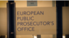 Plakát az Európai Ügyészség luxemburgi székhelyén