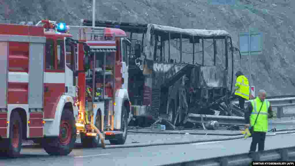 Az észak-macedón külügyminiszter tájékoztatása szerint a busz utasai egy hétvégi isztambuli kirándulásról tértek volna haza, Szkopjéba.