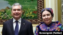 Türkmenistanyň Halk maslahatynyň başlygy Gurbanguly Berdimuhamedow aýaly Ogulgerek bilen (arhiw suraty)