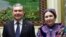 Türkmenistanyň Halk maslahatynyň başlygy Gurbanguly Berdimuhamedow aýaly Ogulgerek bilen (arhiw suraty)