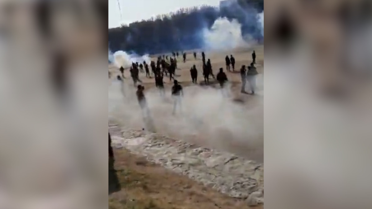 Tear Gas Used On Iranian Farmers Protesting Water Crisis - Radio Free Europe/ Radio Liberty