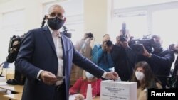 Румен Радев голосует на выборах президента Болгарии