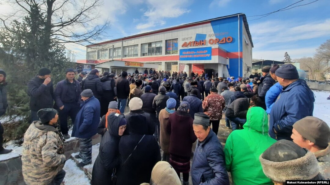 
Таласдаги митинг иштирокчилари, 2021 йил 30 ноябри