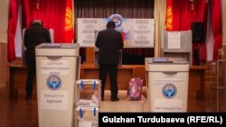 Один из избирательных участков в Бишкеке. 28 ноября 2021 года. 