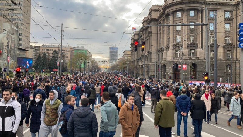 Протести во Србија, блокиран сообраќај во неколку градови 