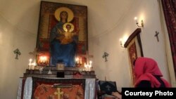 تصویری از یک کلیسای خانگی در ایران