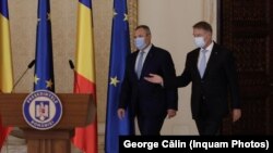 Discursurile președintelui și premierului desemnat au durat împreună 3 minute și 39 de secunde. Nicolae Ciucă a devenit, luni, din nou, premier desemnat al unui guvern PNL - PSD - UDMR - Minorități. „O majoritate solidă", a remarcat Klaus Iohannis.