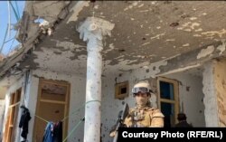 Несколько солдат Талибана после нападения на убежище ИГИЛ-К в Джелалабаде. Афганистан, 30 ноября 2021 года