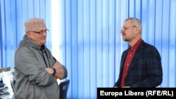 Noul ministru al Culturii, regizorul Sergiu Prodan cu jurnalistul Vasile Botnaru în redacția Europei Libere, Chișinău, 26 noiembrie 2021.