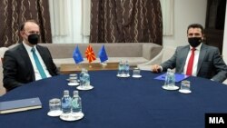 Претседателот на Алтернатива Африм Гаши и премиерот Зоран Заев