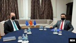 Претседателот на Алтернатива Африм Гаши и премиерот Зоран Заев. 