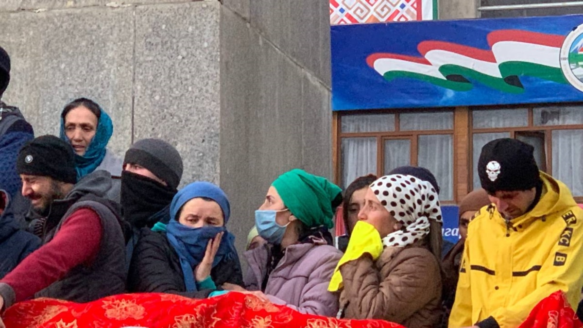 Гражданская смерть в рф. Митинг в Таджикистане. Митинг таджиков. Хорог митинг. Демонстрация таджиков.