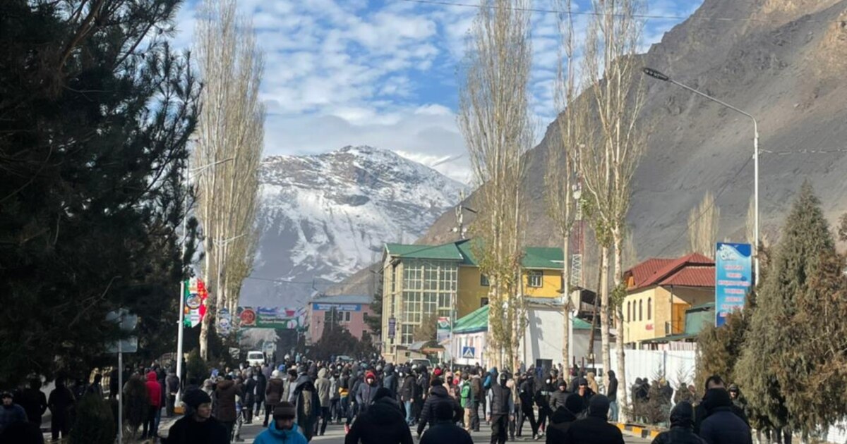 Үйдегі жалаңаш қыздың видеосы