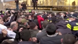 Протест у Грузії: сутички між поліцією і прихильниками Саакашвілі (відео)