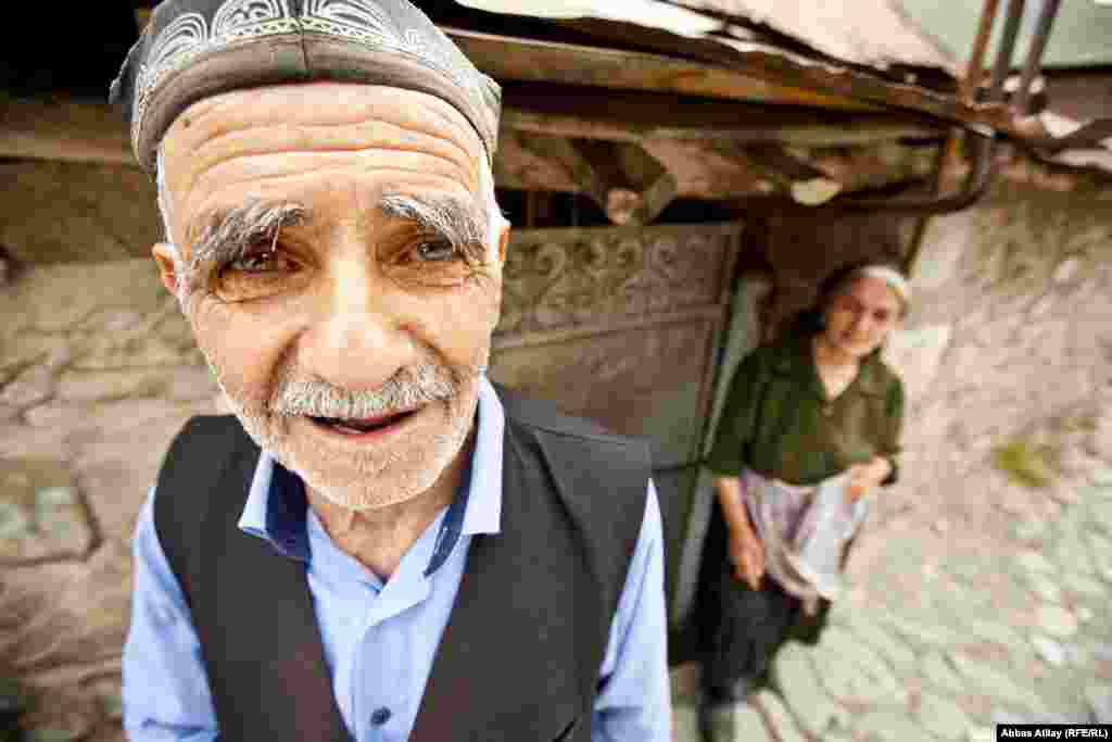 Şəkinin Kiş kəndi. Yaşlı ər-arvad.