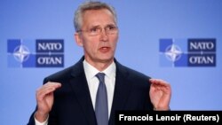 Secretarul general al NATO, Jens Stoltenberg, a anunțat că alianța oprește antrenamentele din Irak