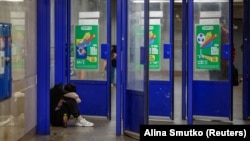 На тлі цього повідомлення в соцмережах пишуть, що Київський метрополітен зупинився через проблеми з електропостачанням