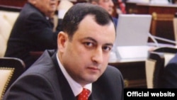 Adil Əliyev