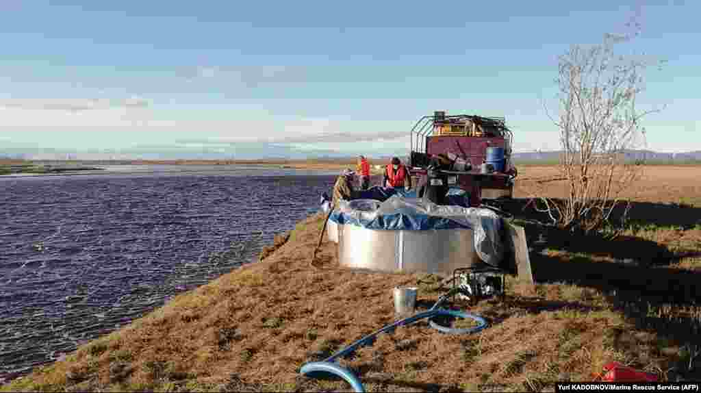 They have been using pumps in their efforts to remove the pollution caused by the diesel fuel in the Ambarnaya River outside Norilsk.