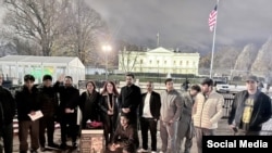 گروهی از افغانها در مراسم یادبود سارا بکستروم