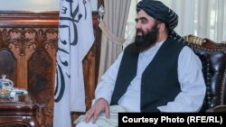 د طالبانو د بهرنیو چارو سرپرست وزیر امیر خان متقي له امریکا وغوښتل چې د افغانستان ګنګل شوې شتمنۍ ازادې کړي.