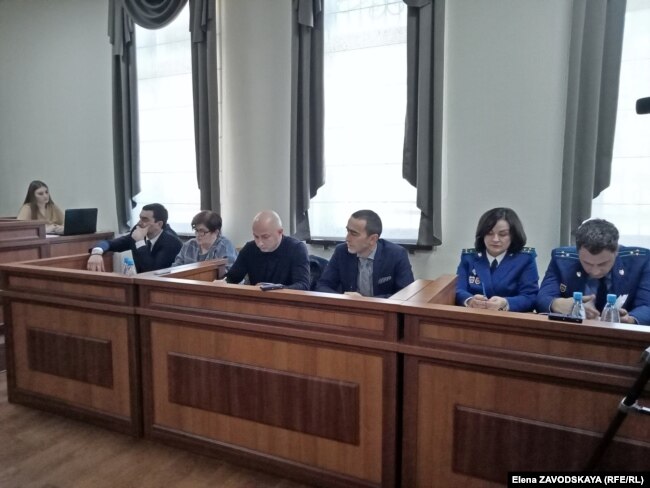 Представитель президента Валерий Агрба, адвокат Марина Тания, представители ЦИК Дмитрий Шамба и Гиви Габния, представители Генпрокуратуры Елена Читанава и Даур Амичба
