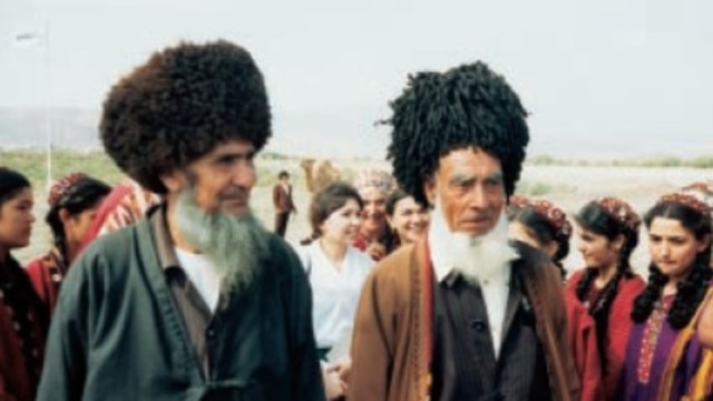 Diňle: Türkmenler häkimiýet bilen halkyň 'sosial şertnamasynyň bozulmagyny' maslahatlaşýar