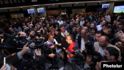 Armenia - Former POW Hakob Injighulian speaks to the press on his return to Armenia after yearlong captivity in Azerbaijan, Yerevan, 2Oct2014.